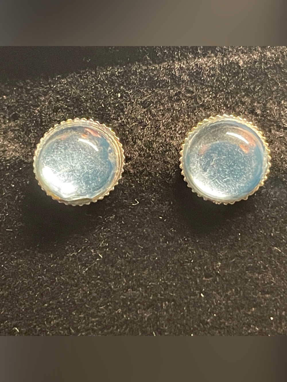 Round Silver Magnetic Earbud Holders - Silver